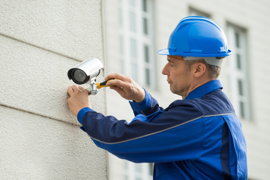 How To Install An Outdoor CCTV Camera Mississauga, ON